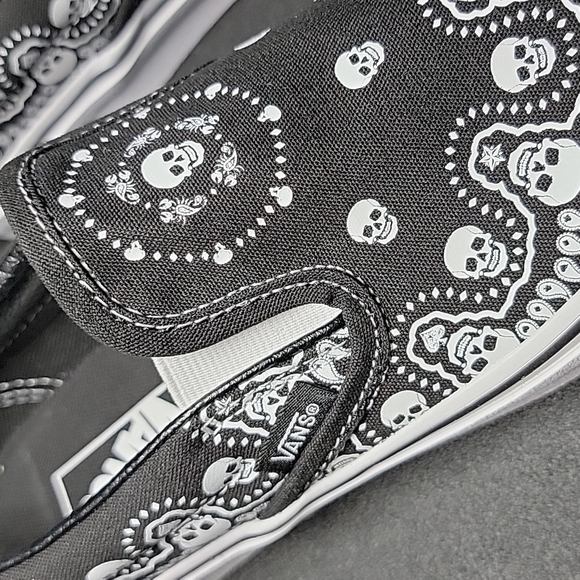 Vans Bandana Skull Classic Slip-On Shoes Women's  8.5 LAST ONE LEFT!!! - Picture 9 of 11